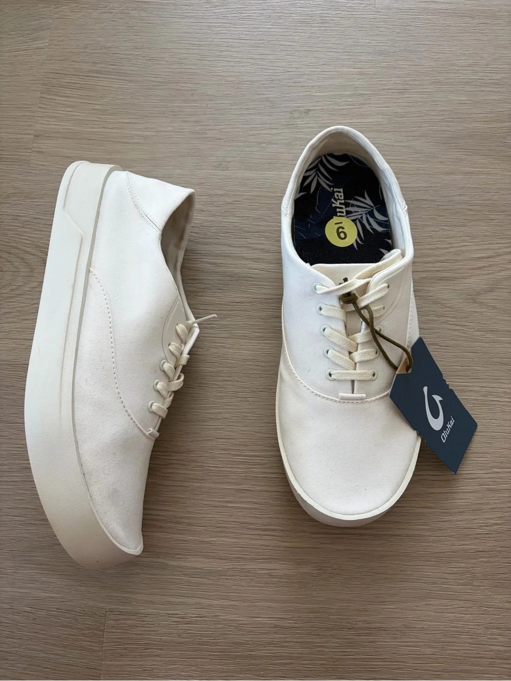Olukai Tradewind Canvas Casual Sneakers Shoes Off White Men’s 9 NEW